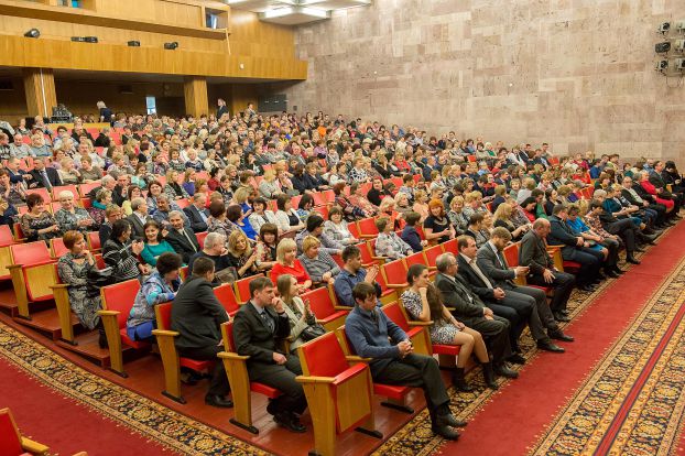 В Подольске поздравили работников бытового обслуживания населения и ЖКХ