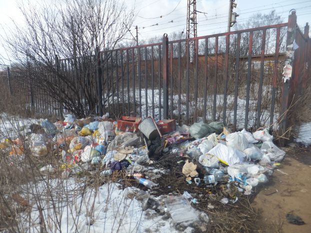 Подольские платформы превращаются в свалки
