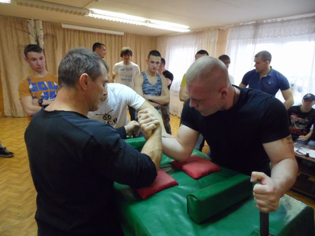 Любительский турнир по армрестлингу