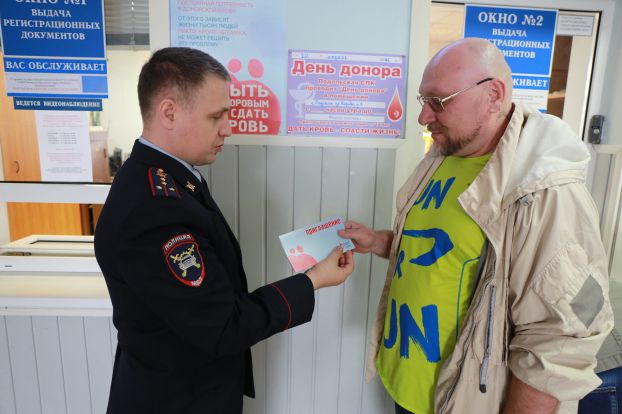 Госавтоинспекторы провели акцию по сдаче крови пострадавшим в ДТП