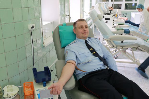 Госавтоинспекторы провели акцию по сдаче крови пострадавшим в ДТП