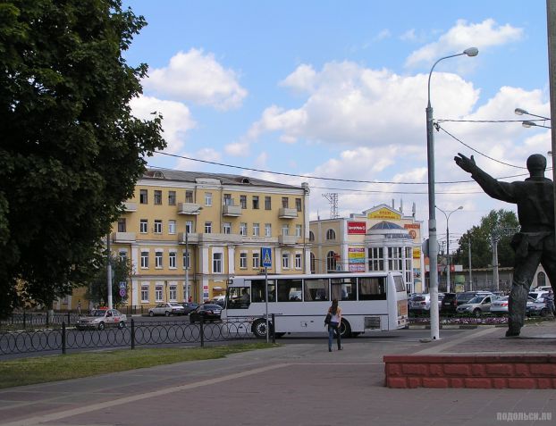 К станции