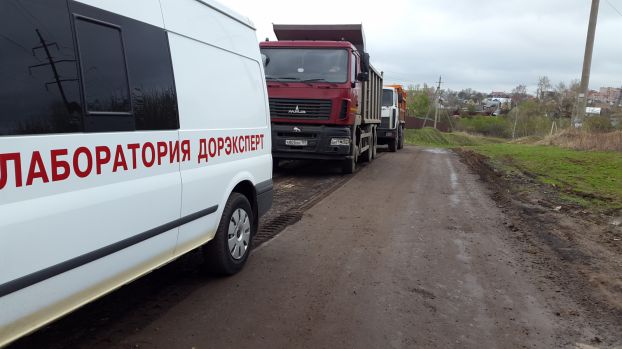 Дорогу от деревни Ерино до Родников ремонтируют