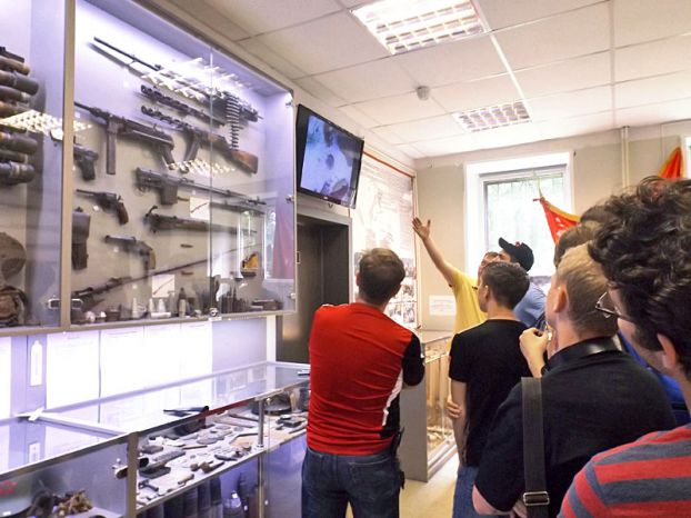 Школьники побывали на выставке «На рубеже обороны 43 Армии»