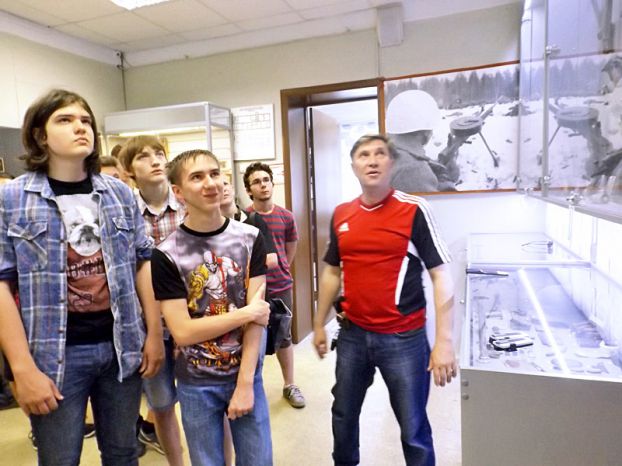 Школьники побывали на выставке «На рубеже обороны 43 Армии»