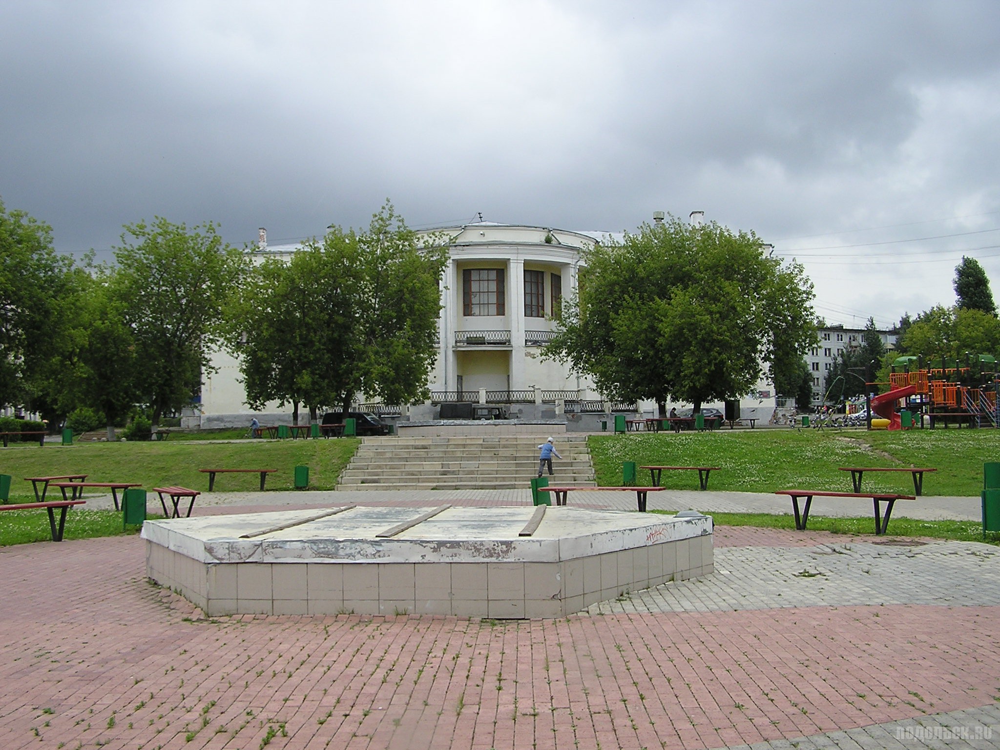 Площадь климовска