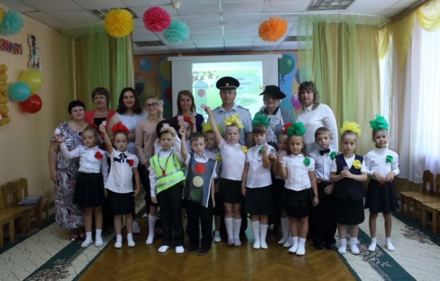 День рождения светофора отметили в детском саду