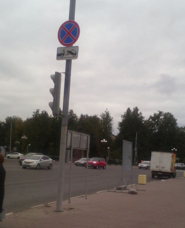 Парковка у фонтана на площади запрещена
