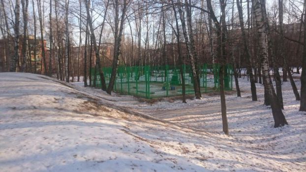 Зимняя забава по-подольски: с горки в забор
