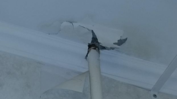 Дыра в потолке