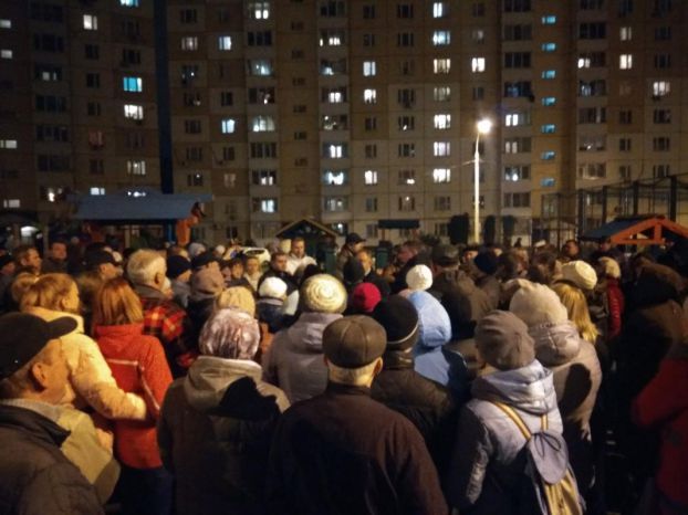 Собрание жителей во дворе на Литейной 12 октября