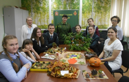 Школьники передали свои поделки
