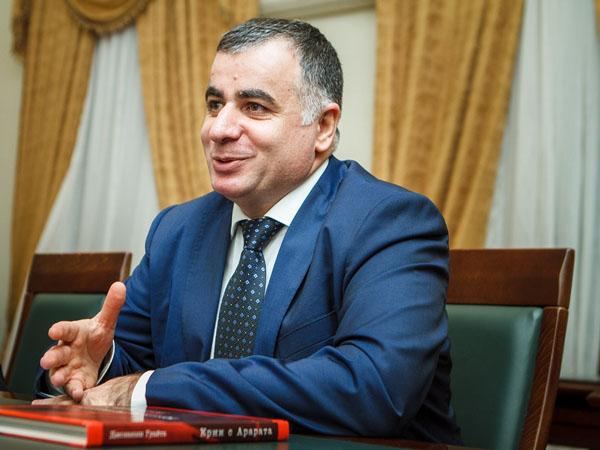 Юрий Навоян