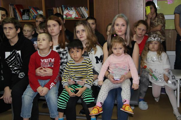 Детей в больнице навестили и поздравили правсославные волонтеры