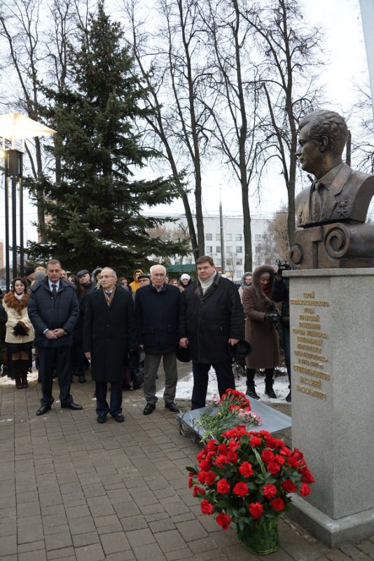 В Подольске открыт памятник Герою Социалистического Труда В. В. Стекольникову