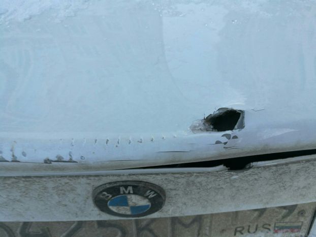 В Подольске арматурный прут упал со стройки и пронзил автомобиль