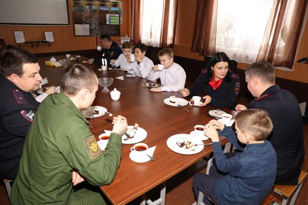 Школьники побывали в воинской части в День защитника Отечества