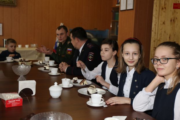 Школьники побывали в воинской части в День защитника Отечества