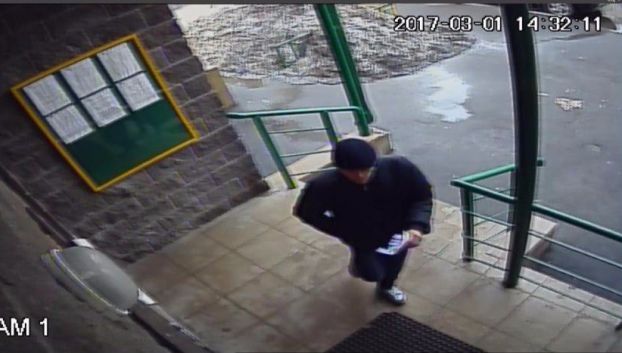 В Подольске похититель велосипедов перед кражей клеил на домах рекламу скупки