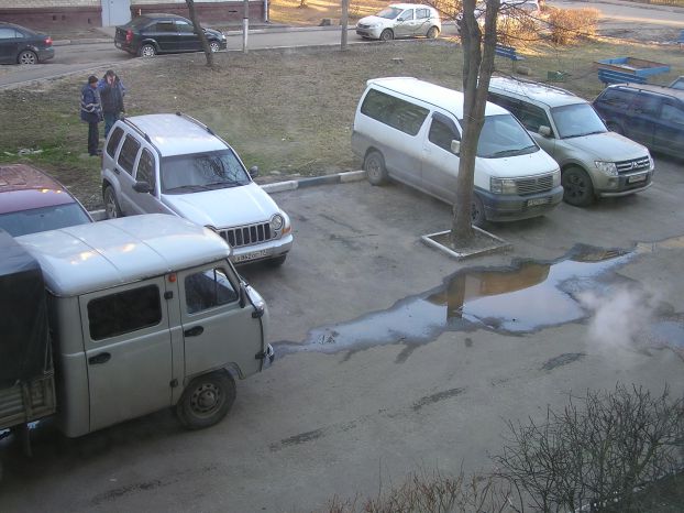 На Весенней прорвало трубу теплотрассы