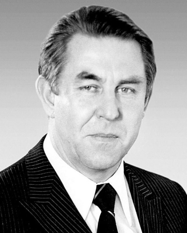 Lyubodeev-e1491550691934-696x867