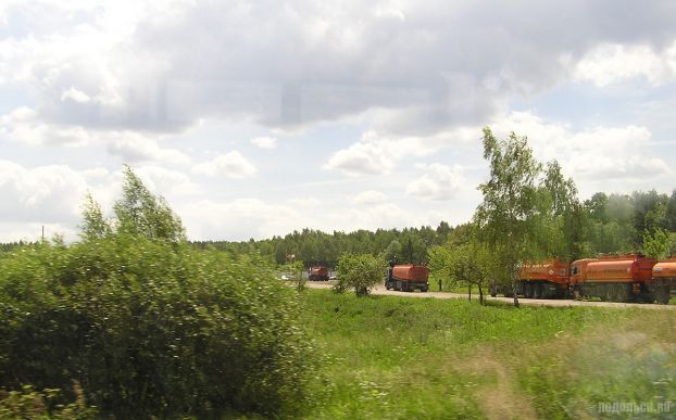 Бензовозы на нефтебазе в Подольске