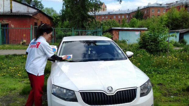 В Подольске прошел рейд по парковкам на газонах