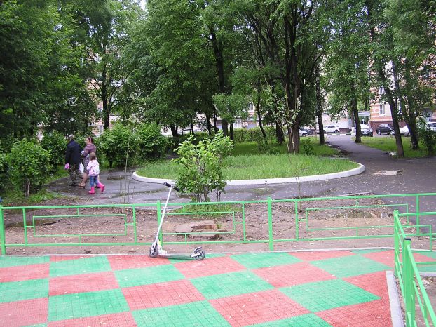Благоустройство двора в Климовске