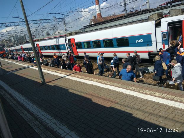 После схода с рельсов электрички