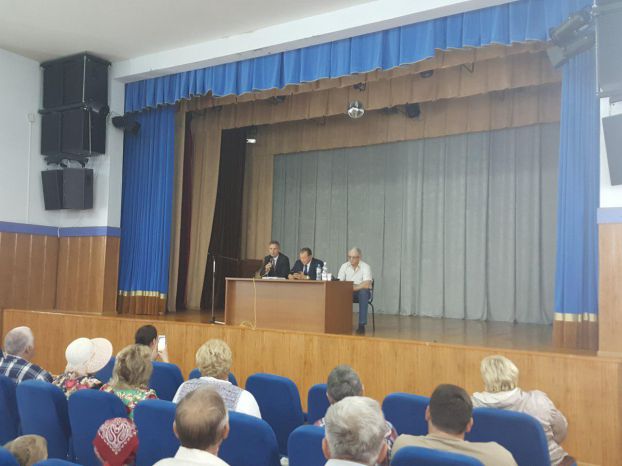 На встрече с жителями