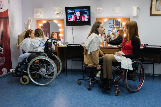 В Подольске откроют курсы визажистов для инвалидов
