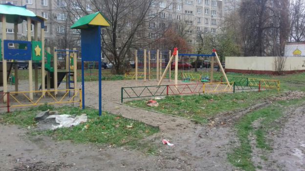 Подрядчик бросил десяток детских площадок в Подольске