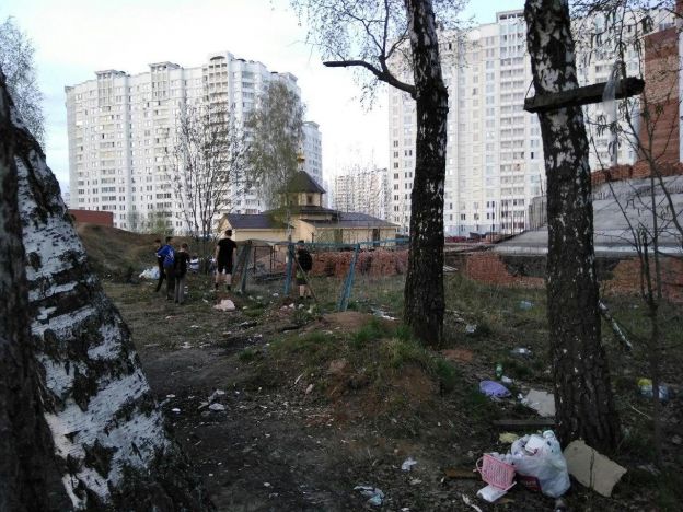 Заброшенная стройка храма в Подольске стала опасной детской забавой