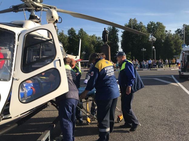 Пострадавших в ДТП доставили в подольскую больницу на вертолете