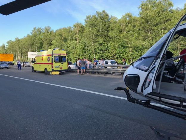 Пострадавших в ДТП доставили в подольскую больницу на вертолете