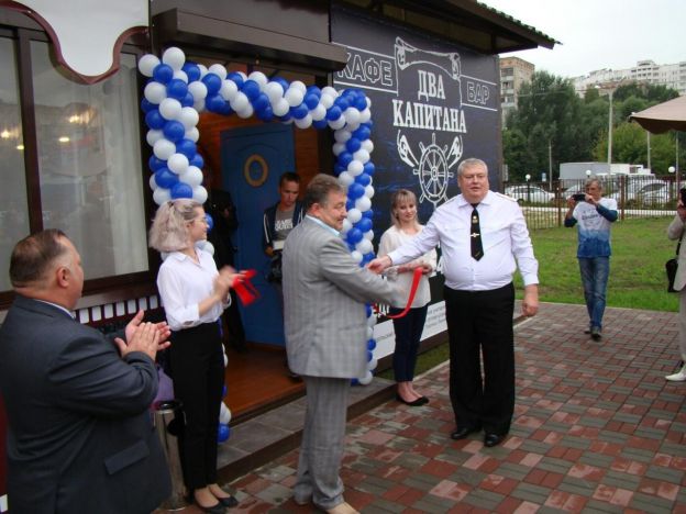 Кафе-бар «Два капитана» открыли на бульваре имени кинорежиссера Е. Карелова