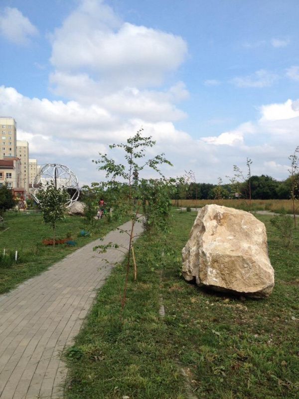Памятным камнем из города-героя Тулы пополнилась аллея в Подольске