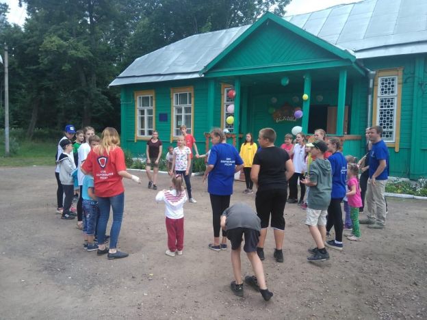 Юные подольские фольклористы проводят экспедицию под Смоленском
