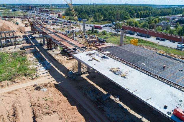 На транспортной развязке