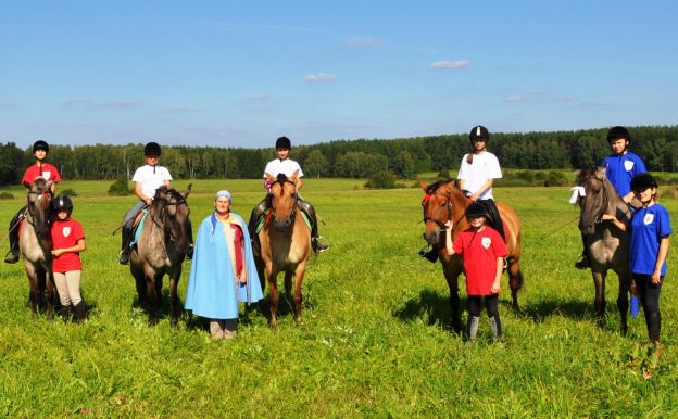 Благотворительный детский конный клуб ищет средства на постройку конюшни