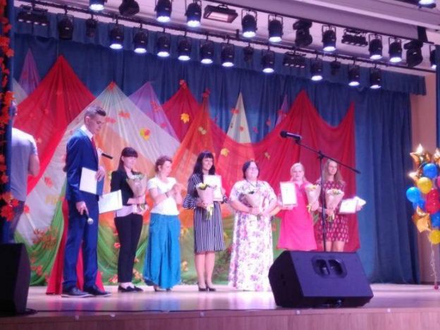 В центре - Олеся Честных