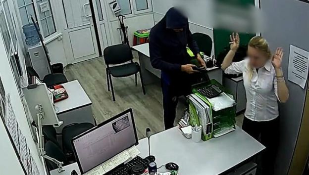 Мигрант напал на офис кредитной организации в Подольске