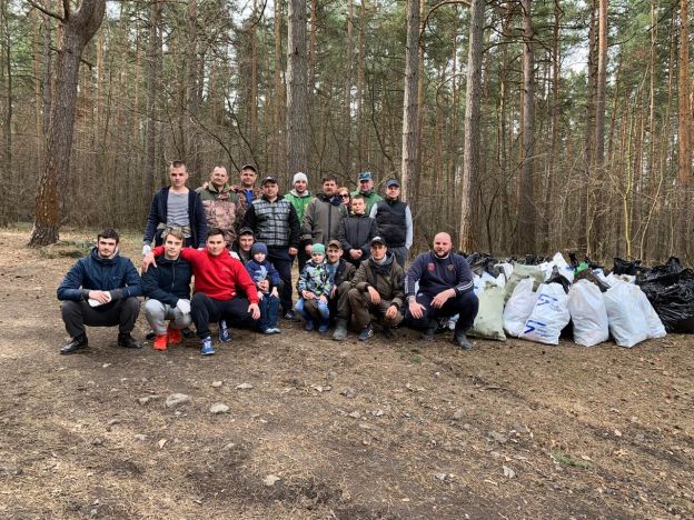 Активисты выпустили мальков карпа и карася в реку Рожай