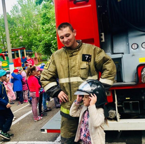 Детсадовцы познакомились с работой пожарных