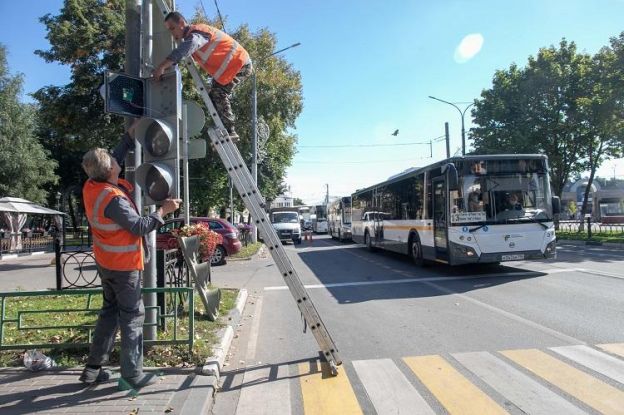 2020.08.19-ustanovka-znakov-svetoforov-razmetki-shkoly-9727