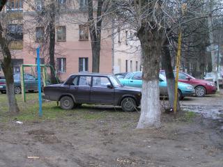 Во дворе
