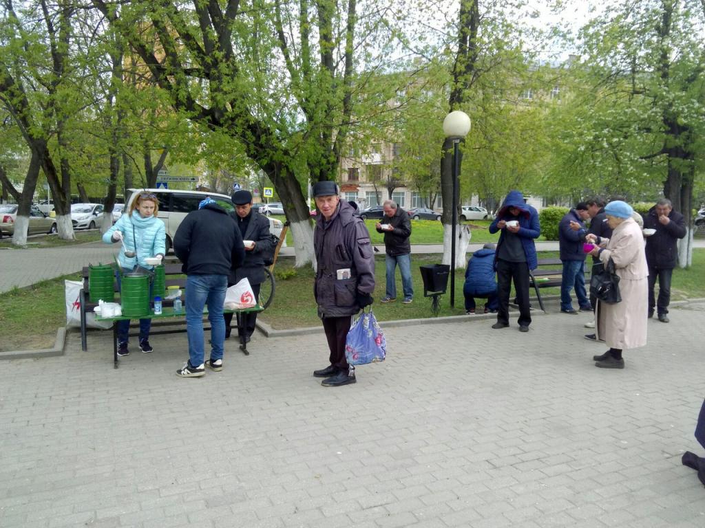 Кормление бездомных в Подольске