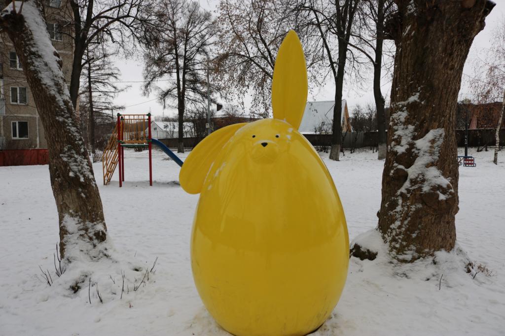 Смешные новогодние зайцы поселились в Рязановском