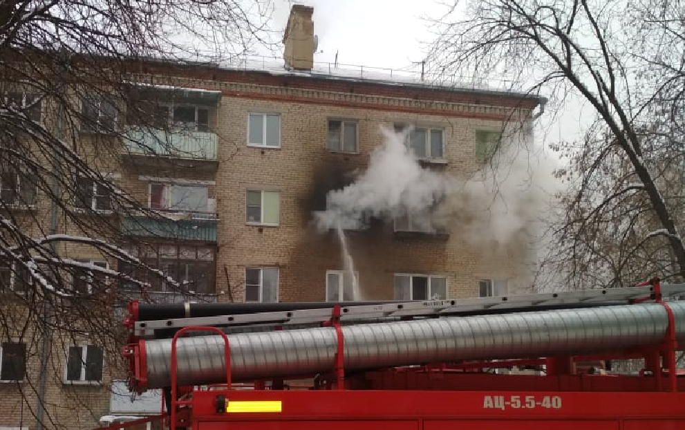 Загорелась квартира в Климовске