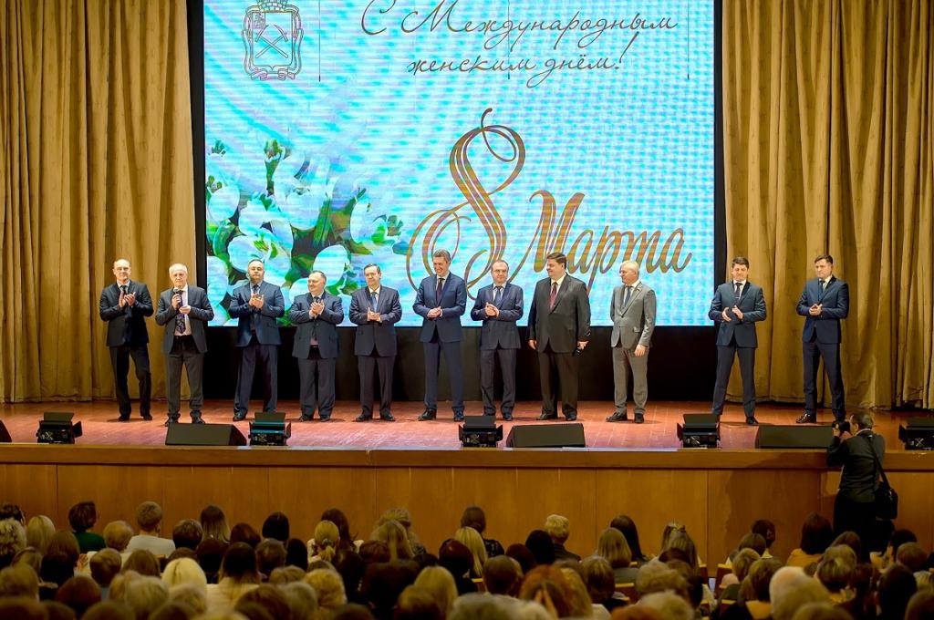 Руководство Подольска торжественно поздравило женщин с праздником